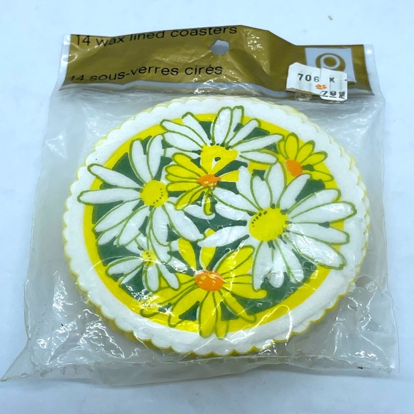 Vintage Paper Tablecloth 70's Yellow Daisy Flowers60 x 102 Inch & 14 coasters. - Picture 2 of 8